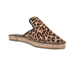 Andre Assous Marsha Flat Closed-Toe Mules, NIB